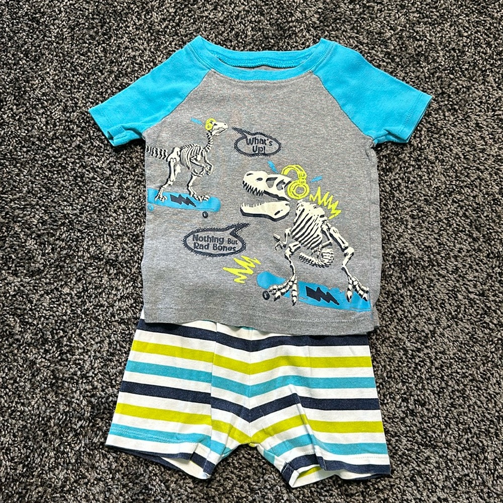 🏡Short sleeve and shorts pj set with dinosaurs